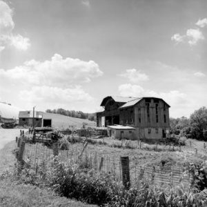 433_133_Locust_Barn_with_Curving_Fence-300x300